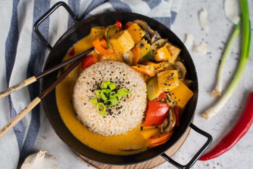 Rotes Thai Curry Mit Gemüse Und Natur-Tofu - Essliebe